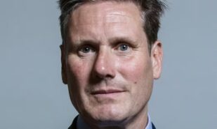 Стармер остаётся, но теряет почву под ногами: Бирмингем и скандал Мандельсона | London Cult.