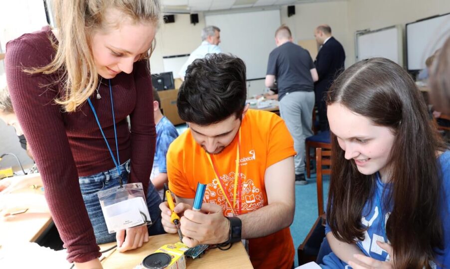 Летние лагеря и курсы для юных астрофизиков и робототехников | London Cult.