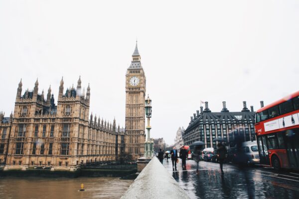 Подробности коронации: Минобороны «контролирует многое, но не погоду» | London Cult.