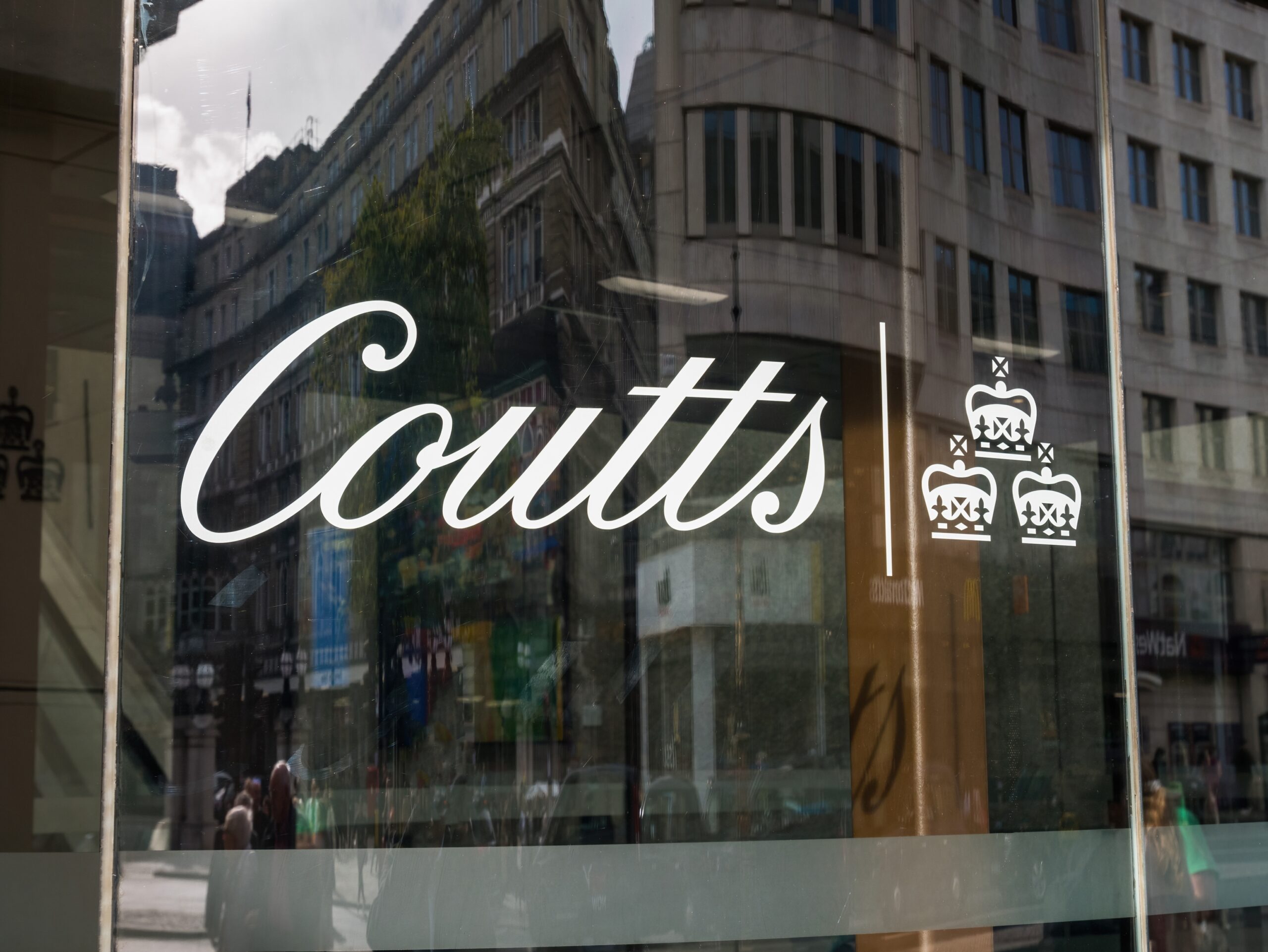 Найджелу Фараджу закрыли банковский счет в Coutts и отказали в других банках | London Cult.