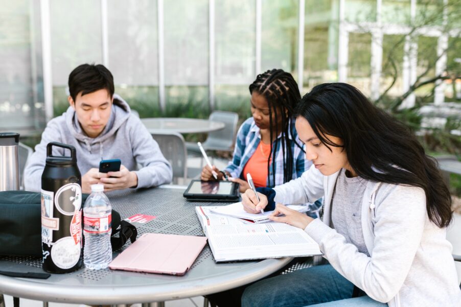 Совет Ucas абитуриентам накануне получения результатов A-level: действовать надо быстро! | London Cult.