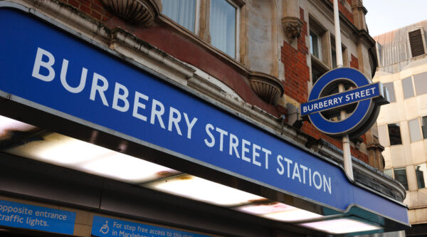 Burberry Street вместо Bond Street: Лондонская неделя моды начинается с метро | London Cult.