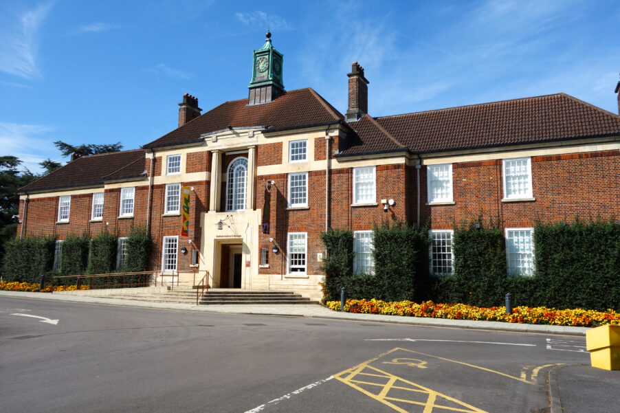 Бедлам со скульптурами «Буйного помешательства» и «Меланхолии» | London Cult.