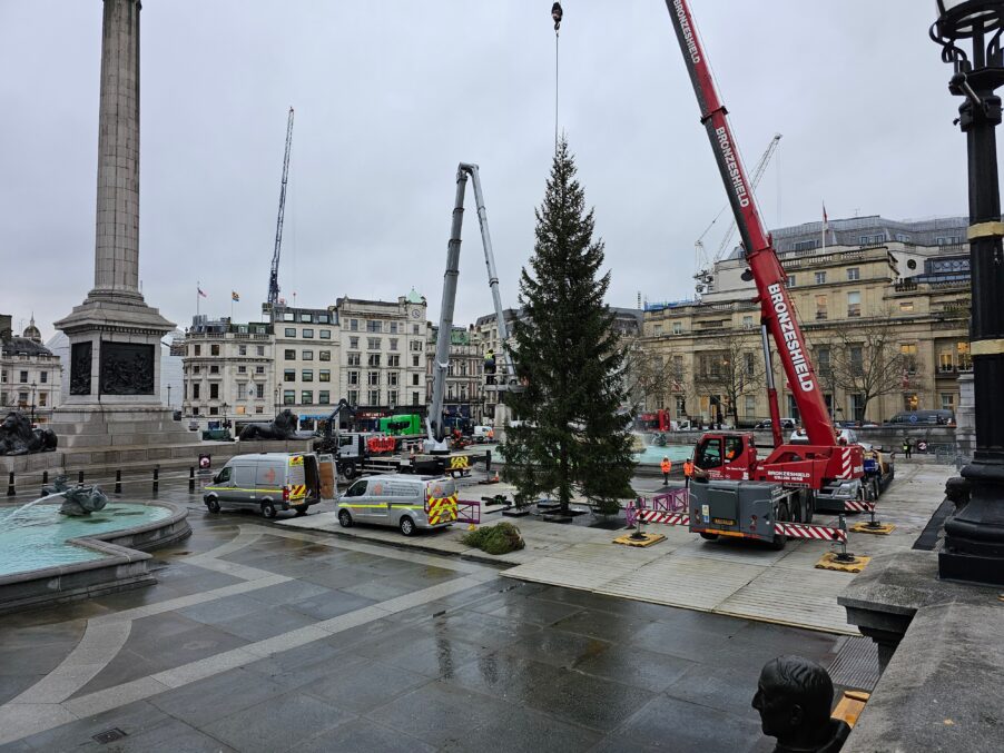 Рождественская «йолка» на Трафальгарской площади | London Cult.