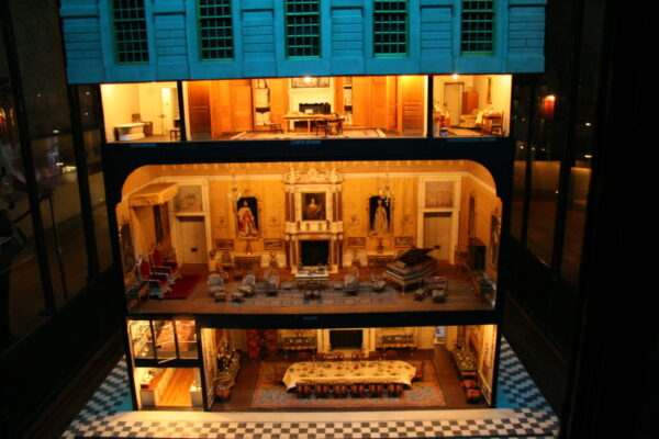 Выставка сокровищ кукольного дома королевы Марии | London Cult.