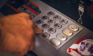 Banks closing down in hundreds of cities across Britain | London Cult.
