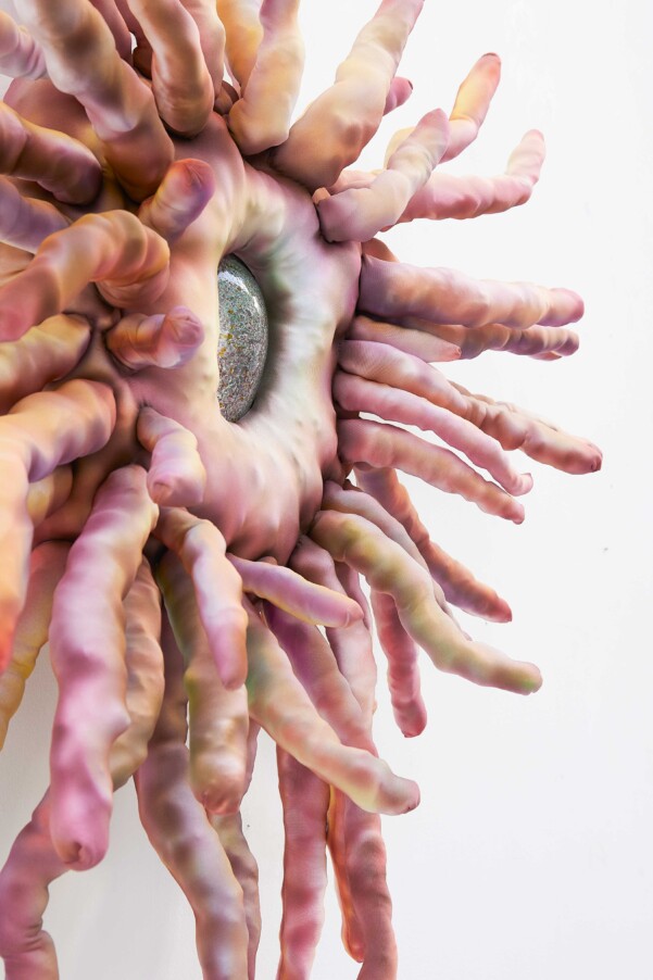 Dawn on Your Skin': the facets of beauty and diplosomy | London Cult.