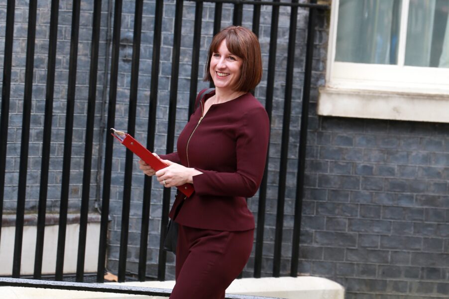 Налоги вырастут, траты сократятся: утечки из Казначейства о бюджетном плане Ривз | London Cult.