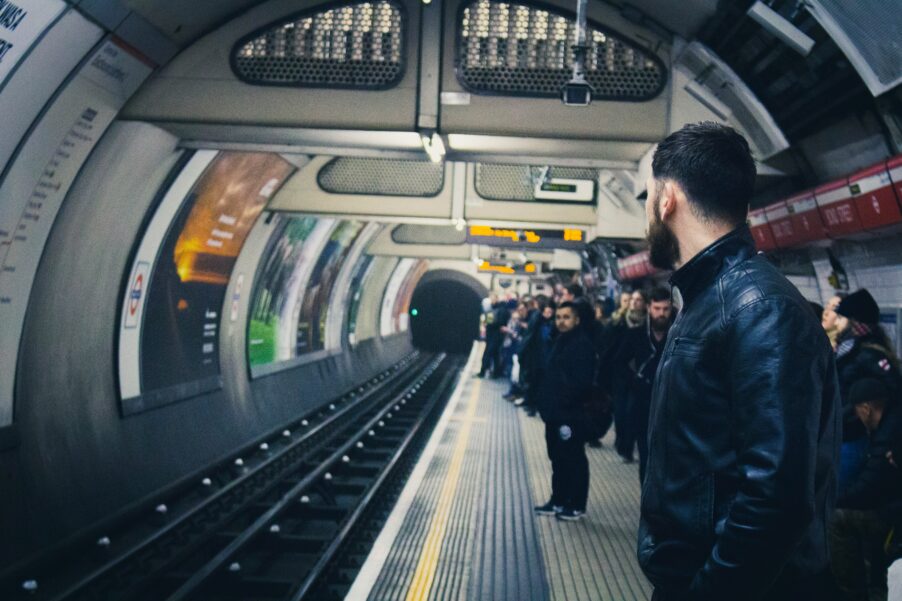 Поезда метро и наземных линий сокращают движение | London Cult.