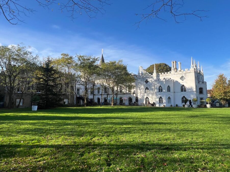 Путешествие выходного дня: аппетитный Strawberry Hill в часе езды от центра Лондона | London Cult.