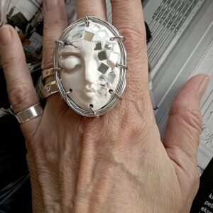 Белое кольцо от Елены Поздняковой