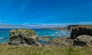 Dramatic Newquay Coastline under Clear Skies, Newquay, England, United Kingdom