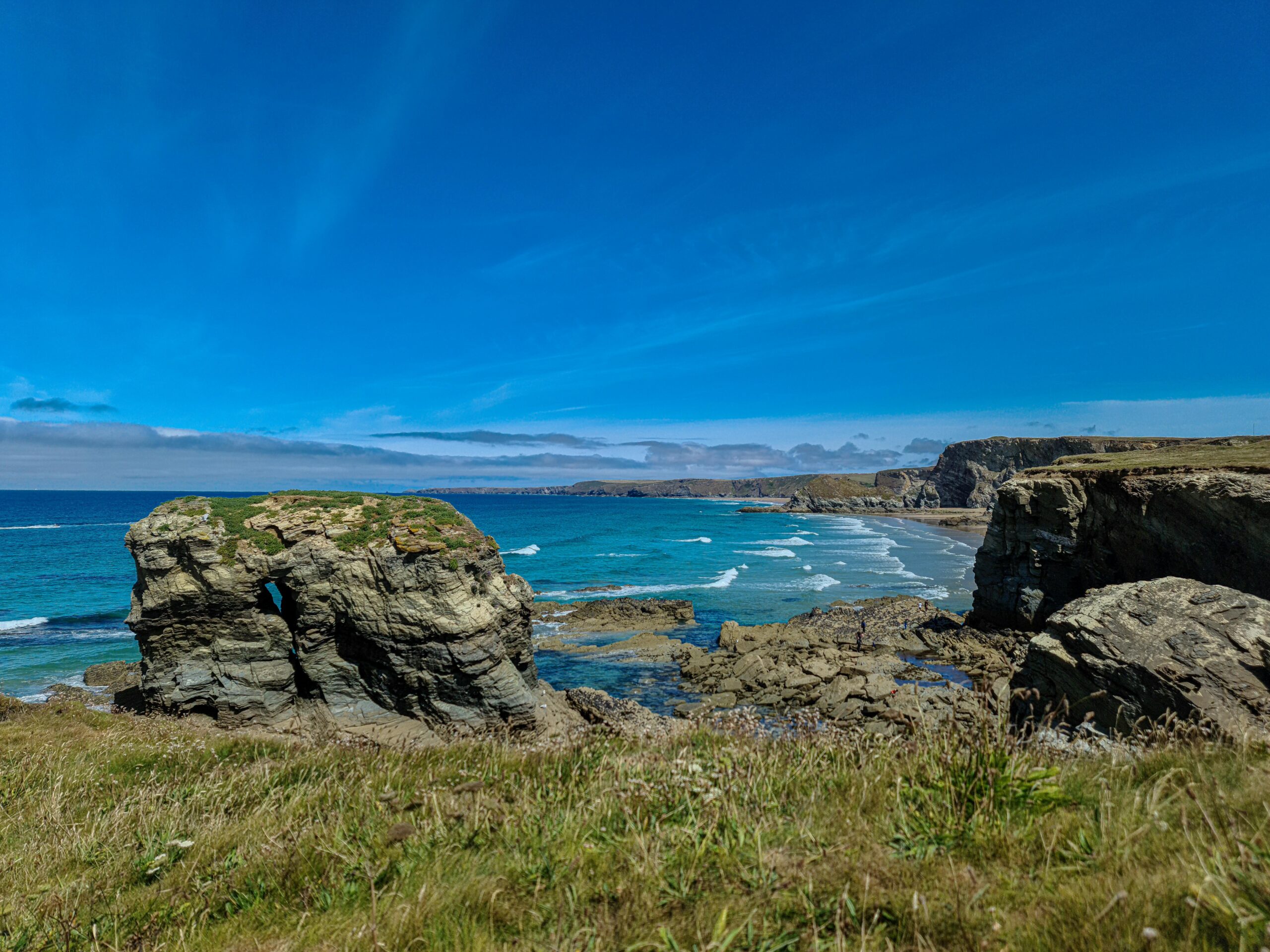 Dramatic Newquay Coastline under Clear Skies, Newquay, England, United Kingdom