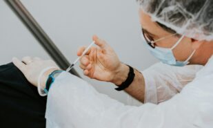Впервые в мире NHS запускает вакцинацию от гонореи | London Cult.