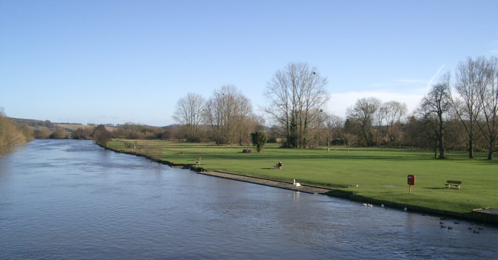 Лучшие речные пляжи для купания недалеко от Лондона: где остудиться этим летом? | London Cult.