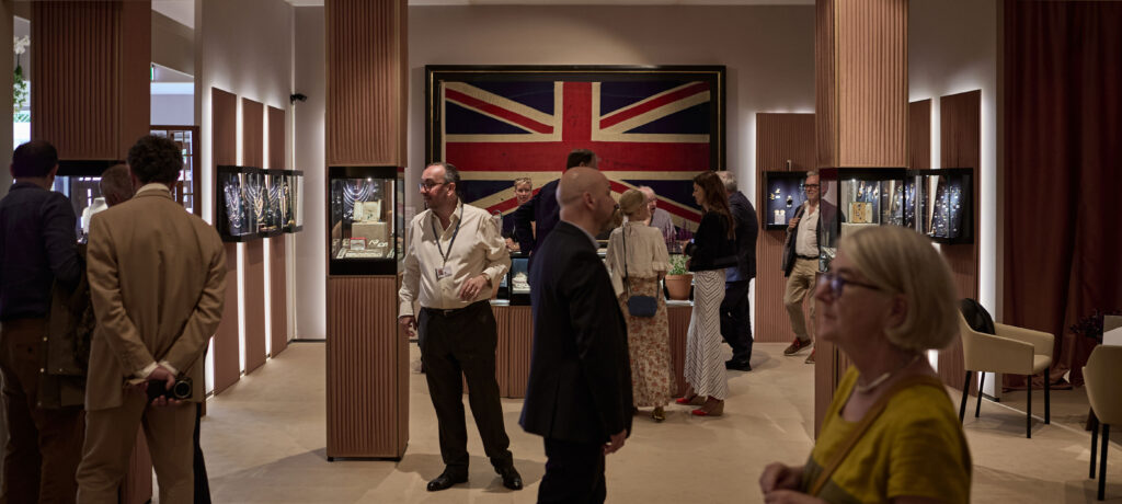 The Treasure Paradox: Treasure House Fair 2025 through the eyes of a flâneur in the age of interdisciplinarity | London Cult.