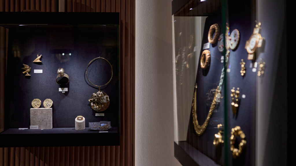 The Treasure Paradox: Treasure House Fair 2025 through the eyes of a flâneur in the age of interdisciplinarity | London Cult.