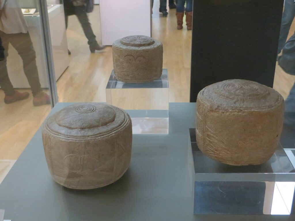 Golden Cloaks, Stone Drums and Wooden Figurines: Britain’s Strangest Artefacts | London Cult.