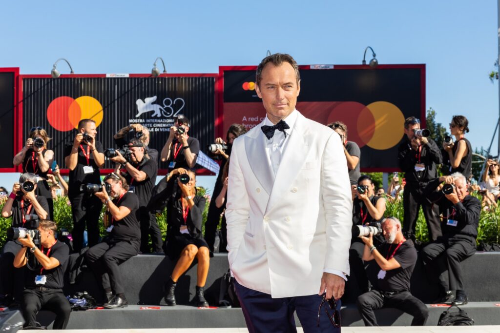 «Кремлёвский волшебник» в Венеции: Джуд Лоу стал молодым Путиным | London Cult.