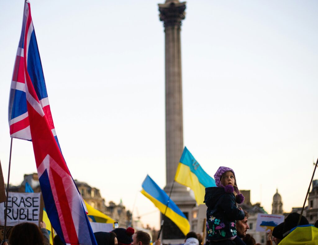 Реформа Купер: депортации, надзор за студентами, украинцам — ещё два года | London Cult.