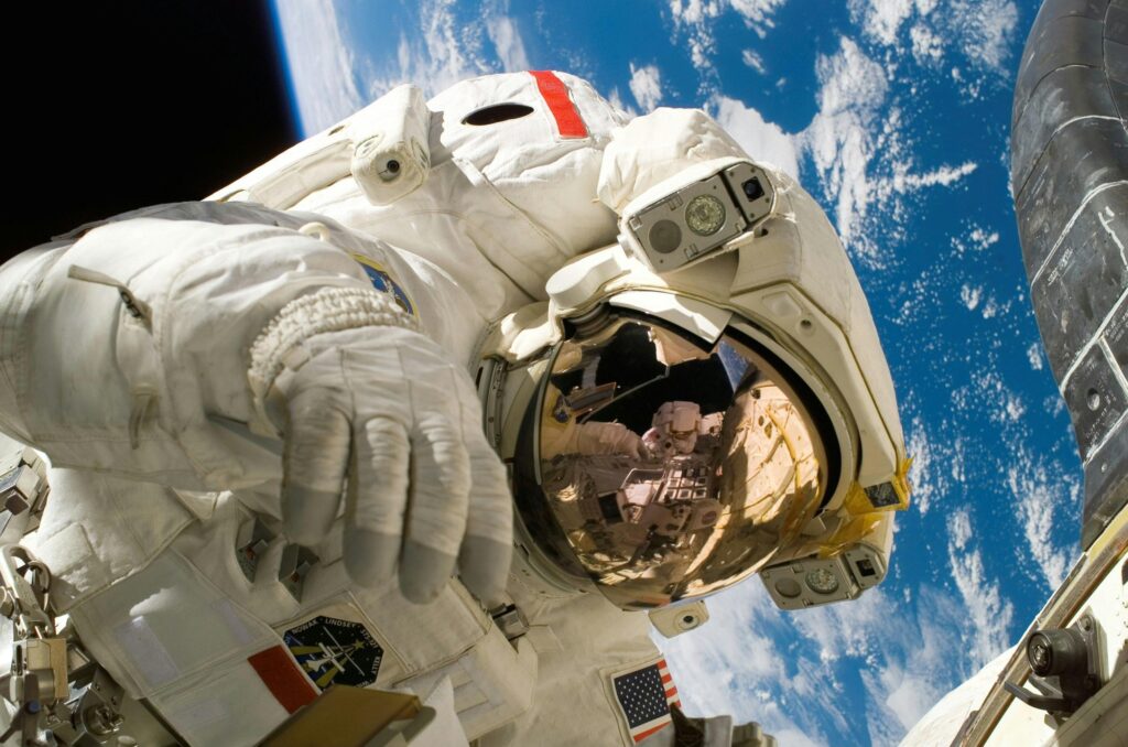 Впервые за 50 лет: NASA отправит астронавтов к Луне, но без прилунения | London Cult.