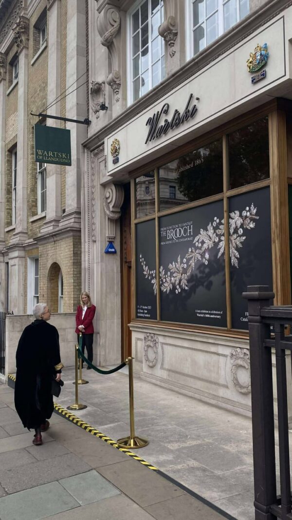 From Function to Fantasy: The Brooch — история превращения вещей в шедевр | London Cult.