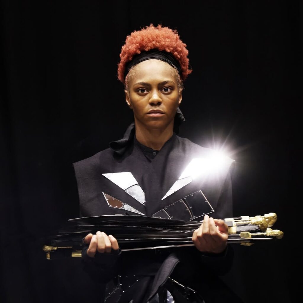 Марина Абрамович устроила оргию со скелетами | London Cult.