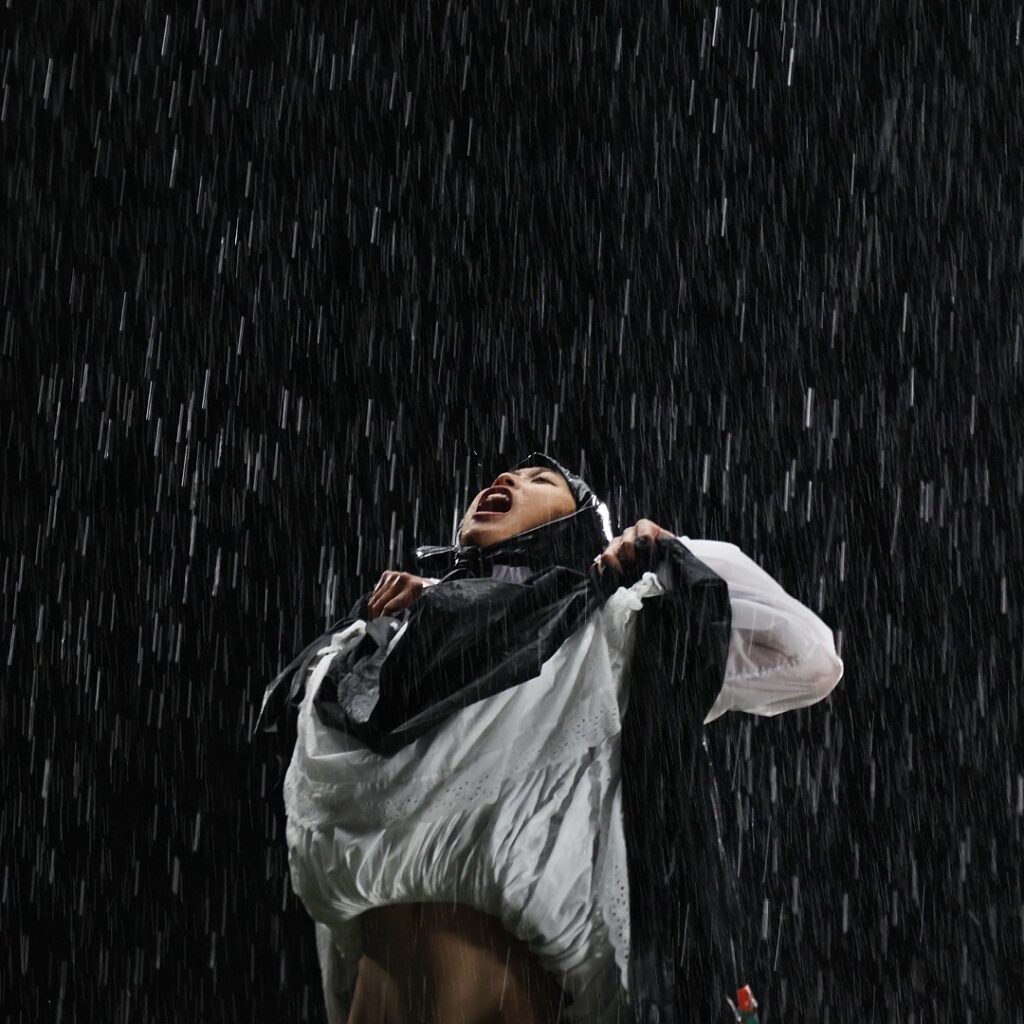 Марина Абрамович устроила оргию со скелетами | London Cult.