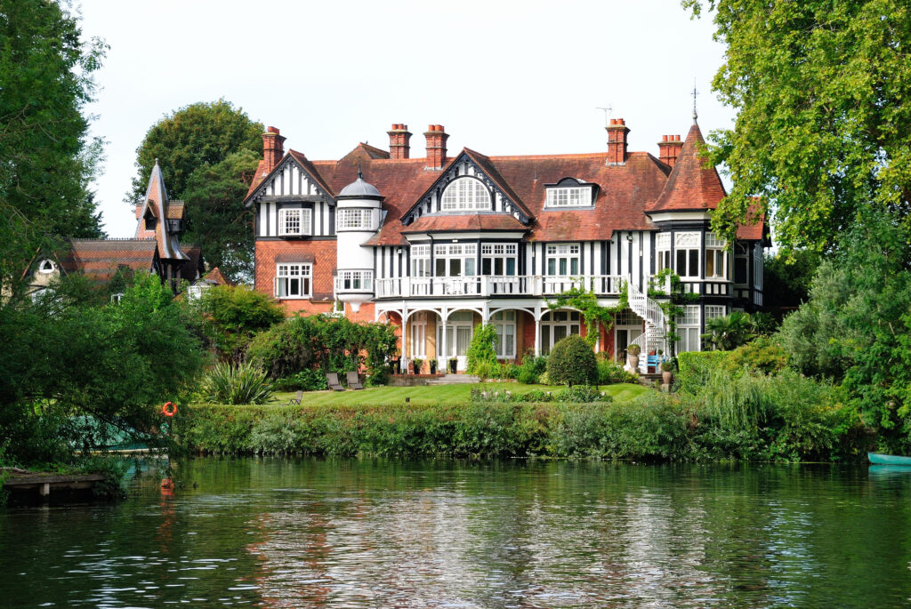 Castle-like building in a greenery on the River Themes near England