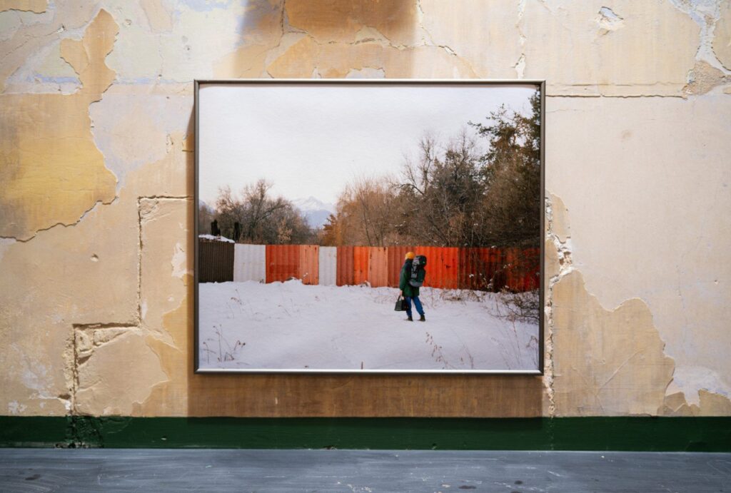 Выставка «Последний вагон»: ни здесь, ни там, а на пороге | London Cult.