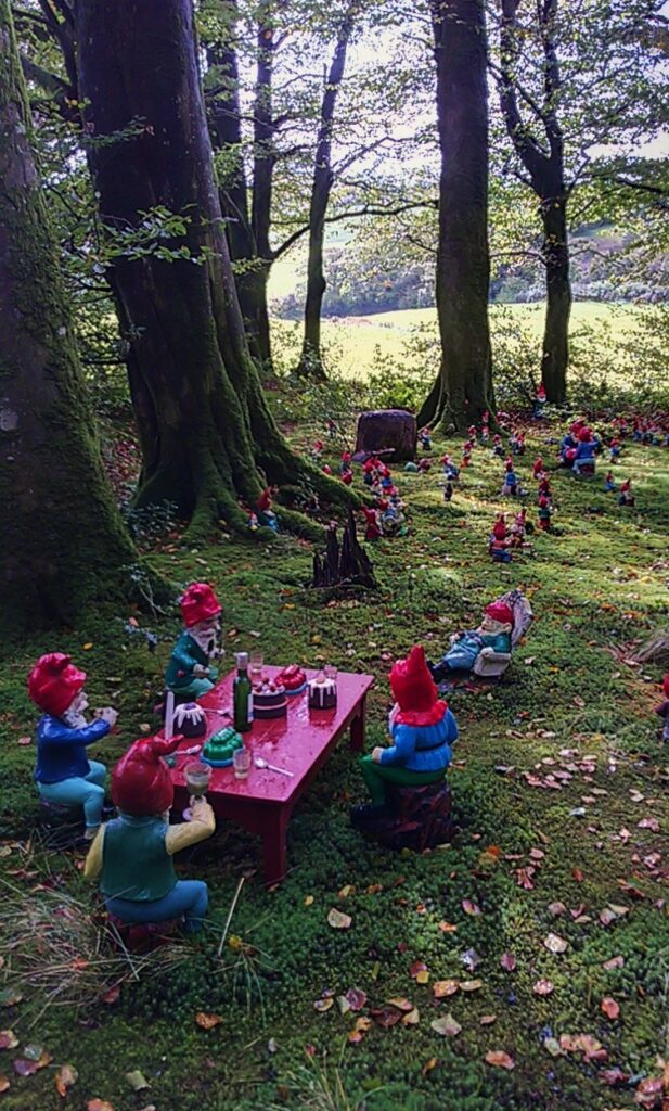 Гномы, затонувшая баржа, грузовая лебёдка в Гринвиче: новые объекты Historic England | London Cult.