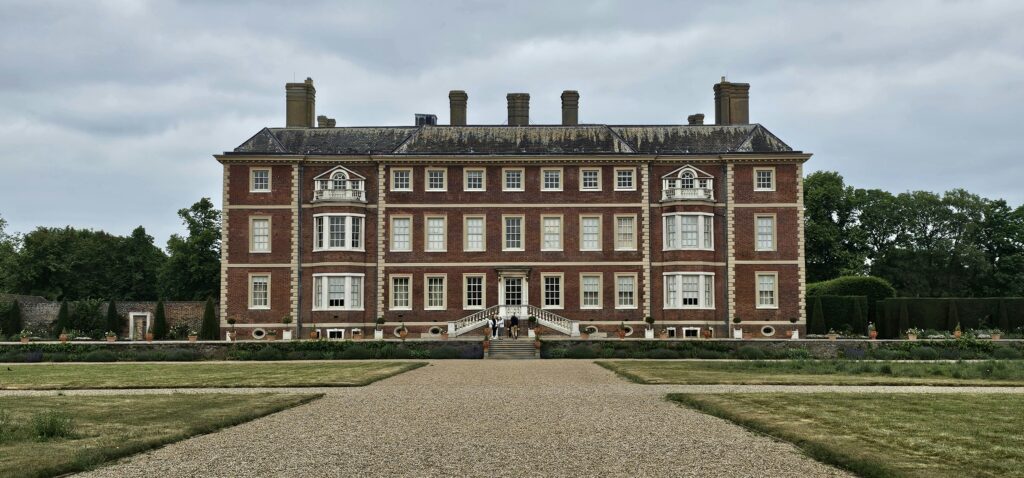 Готовность ребёнка «быть» в пансионе: стратегический навык XXI века  | London Cult.