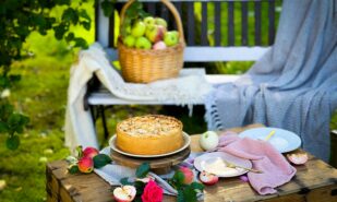 apple pie, basket of apples, bench, outside, picnic