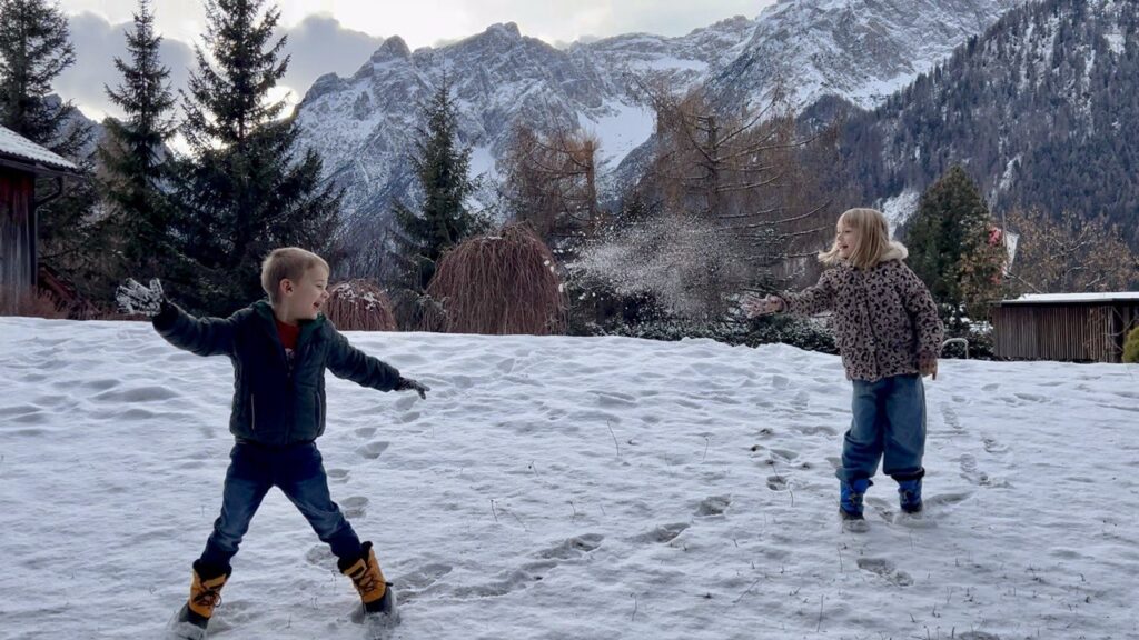 Первый снег, первые лыжи и главный вопрос: «Мы сюда ещё вернёмся?» — Family Resort Rainer | London Cult.
