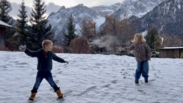 Первый снег, первые лыжи и главный вопрос: «Мы сюда ещё вернёмся?» — Family Resort Rainer | London Cult.