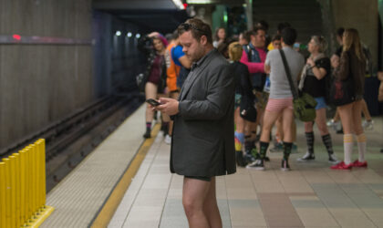 Ежегодная акция No Trousers Tube Ride: нет штанов — нет проблем! | London Cult.