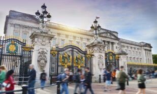 Королевский двор ищет сотрудников с проживанием в Букингемском дворце | London Cult.