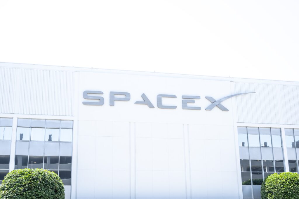 SpaceX приобретает xAI: космос и ИИ объединяются в одну корпорацию | London Cult.