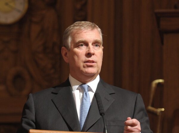 Искусство громких королевских заявлений в стиле «редакторов тишины» | London Cult.