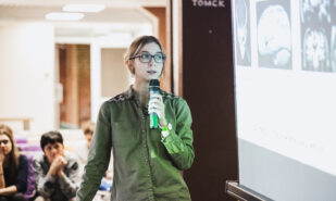 «Мозг материален»: Ася Казанцева — о том, почему объятия помогают пережить стресс | London Cult.