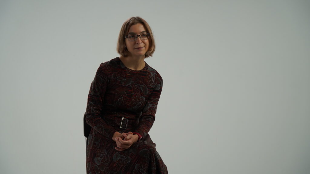 «Мозг материален»: Ася Казанцева — о том, почему объятия помогают пережить стресс | London Cult.