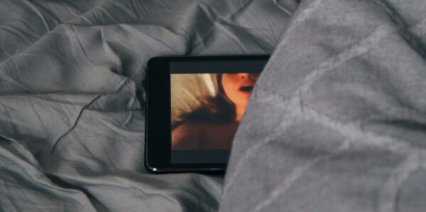 Иллюзия общения: Высокий суд Великобритании вскрыл теневой бизнес OnlyFans | London Cult.