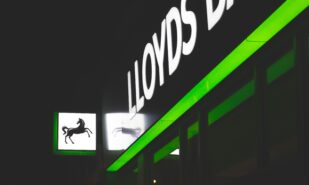 Сбой в Lloyds раскрыл чужие счета: под угрозой данные почти 500 тысяч клиентов | London Cult.