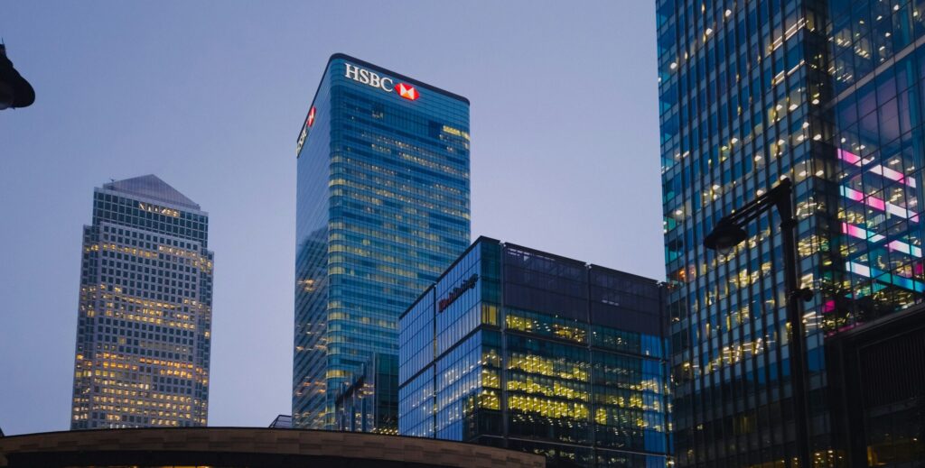 Искусственный интеллект сокращает рабочие места: HSBC готовит масштабную оптимизацию | London Cult.