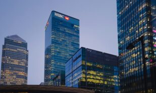 Искусственный интеллект сокращает рабочие места: HSBC готовит масштабную оптимизацию | London Cult.