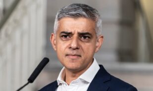 Садик Хан на пути в Палату лордов: Стармер пытается усмирить главного критика партии | London Cult.