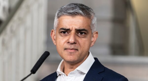 Садик Хан на пути в Палату лордов: Стармер пытается усмирить главного критика партии | London Cult.