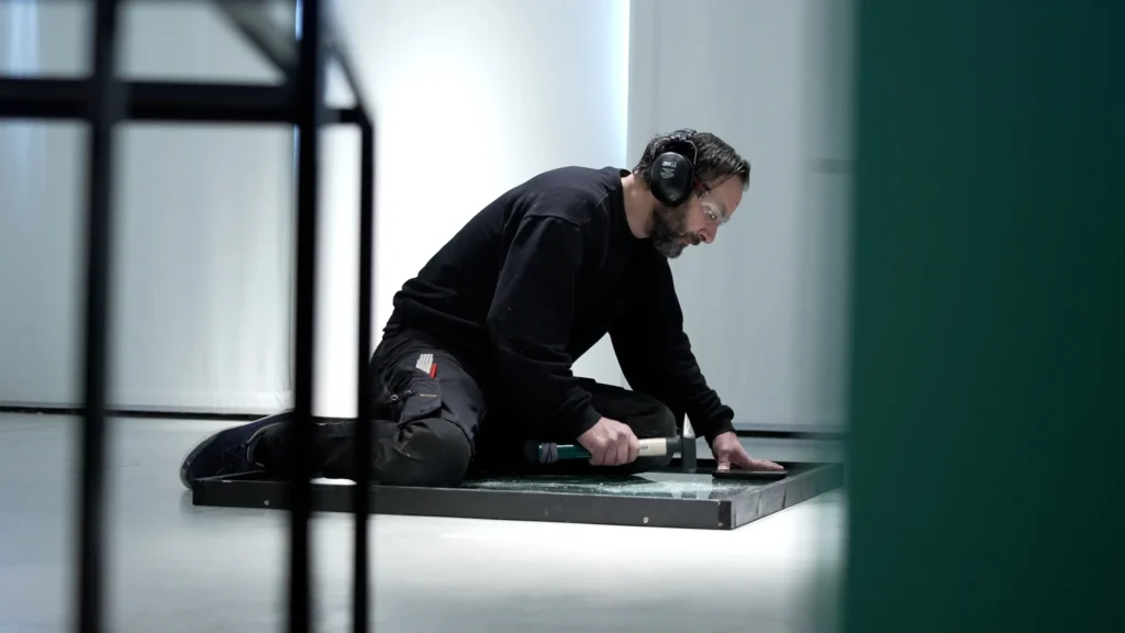 «Расколотое присутствие» в HOFA: искусство контролируемого разрушения Симона Бергера | London Cult.