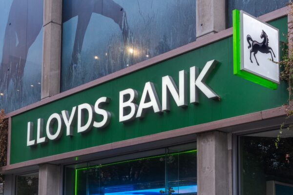 Неожиданно высокая прибыль Lloyds Banking Group | London Cult.