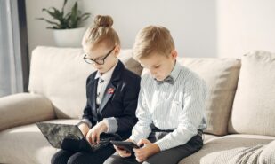 Ограничения на использование соцсетей детьми до 16 лет неизбежны! | London Cult.